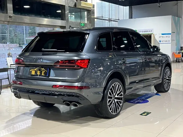 Audi SQ7 — Фото автомобиля 4
