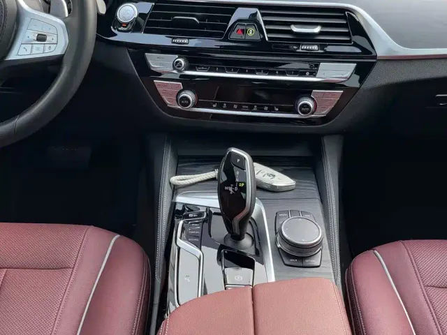 BMW 5 Series — Фото автомобиля 12
