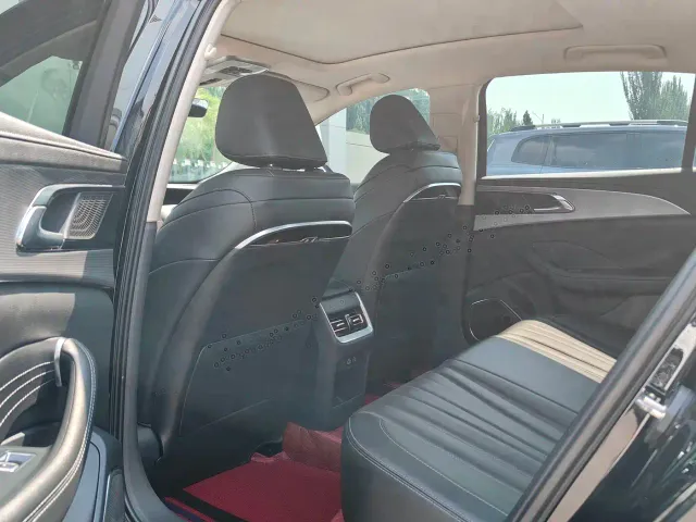 Hongqi H5 — Фото автомобиля 7