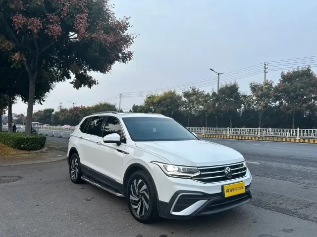 Volkswagen Tiguan L — Фото автомобиля 7