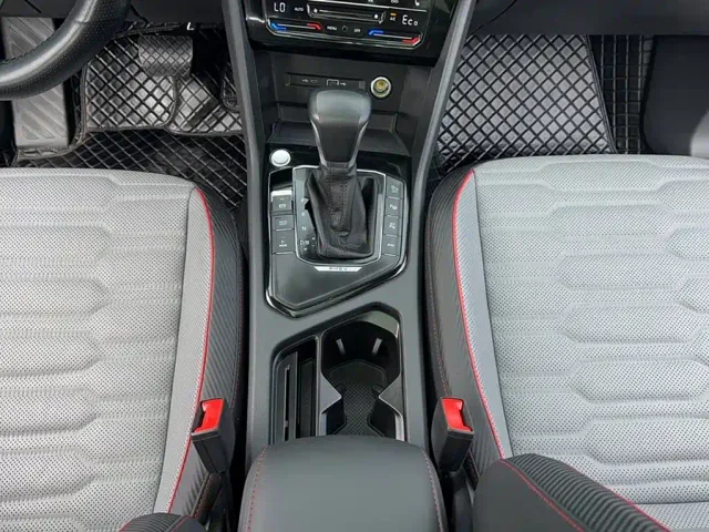 Volkswagen Tiguan L PHEV — Фото автомобиля 10