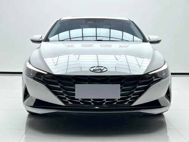 Hyundai Elantra — Фото автомобиля 2