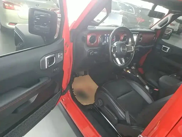 Jeep Wrangler — Фото автомобиля 15