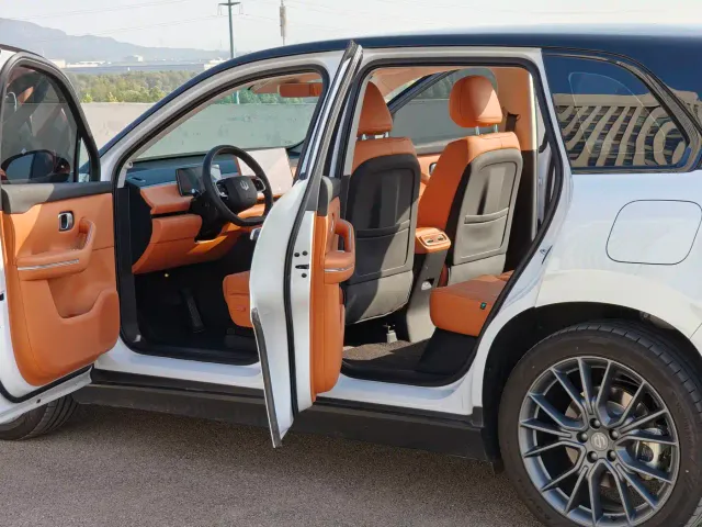 Leapmotor C10 — Фото автомобиля 5