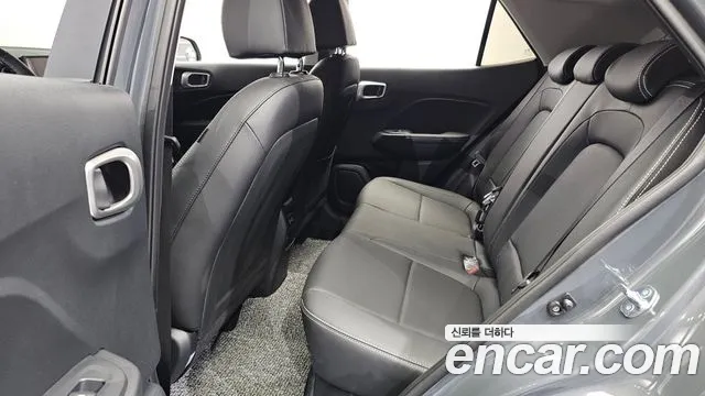 Hyundai Venue — Фото автомобиля 12
