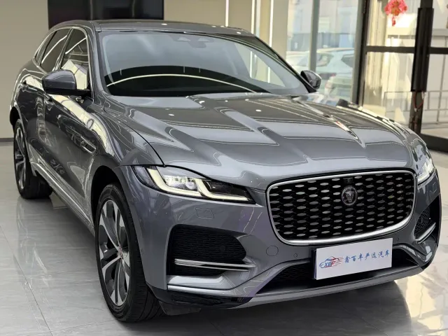 Jaguar F-Pace — Фото автомобиля 3