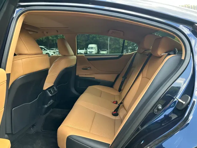 Lexus ES — Фото автомобиля 6