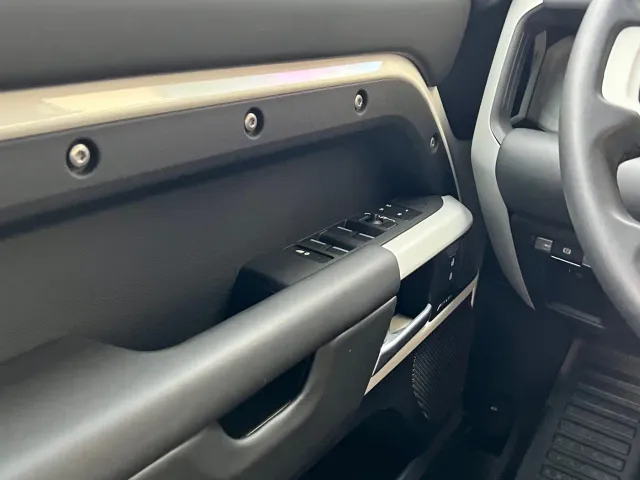 Land Rover Defender — Фото автомобиля 22