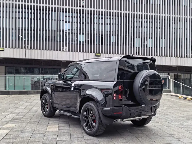 Land Rover Defender — Фото автомобиля 7