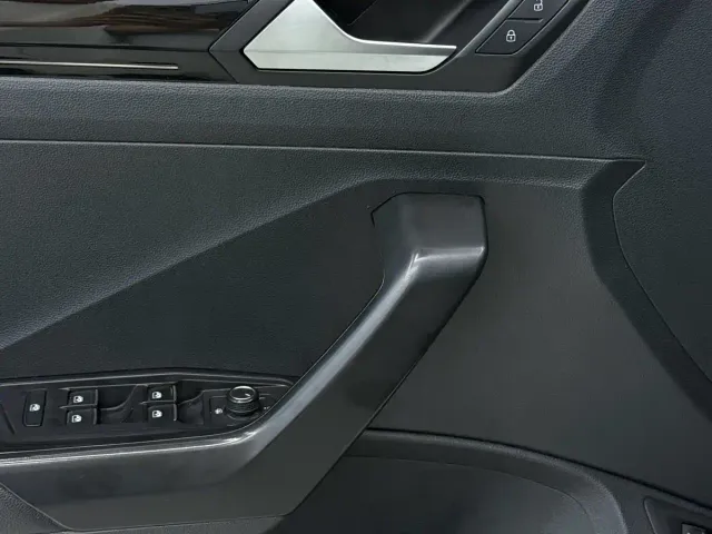 Volkswagen T-Roc — Фото автомобиля 12