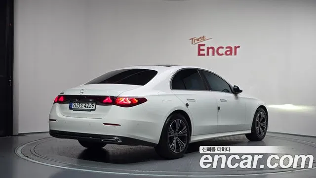 Mercedes-Benz E-Class W214 — Фото автомобиля 2