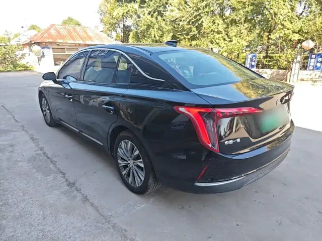 Hongqi E-QM5 — Фото автомобиля 4