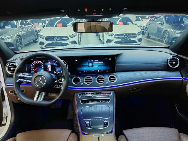 Mercedes-Benz E-Class — Фото автомобиля 11