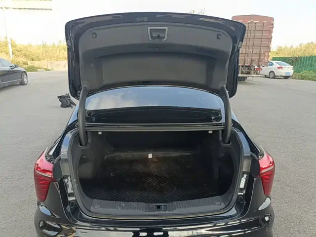 Hongqi H5 — Фото автомобиля 18