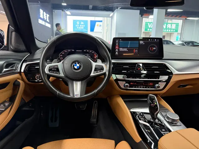 BMW 5 Series — Фото автомобиля 7
