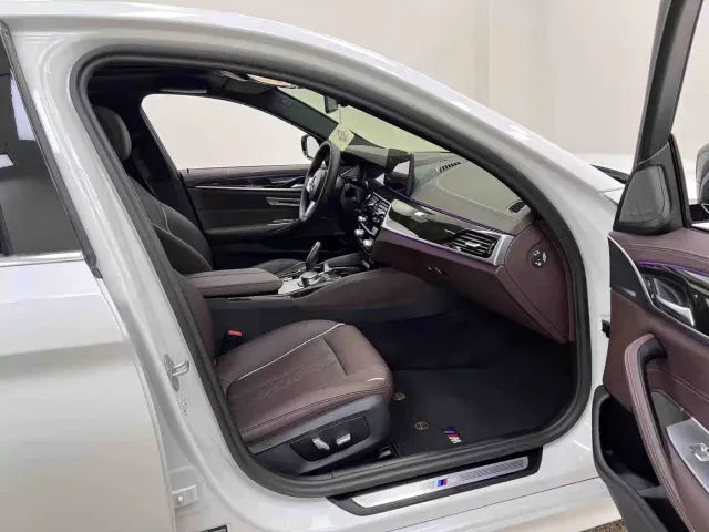 BMW 5 Series — Фото автомобиля 26