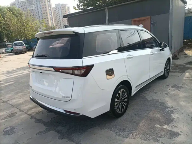 Wuling Jiachen — Фото автомобиля 6