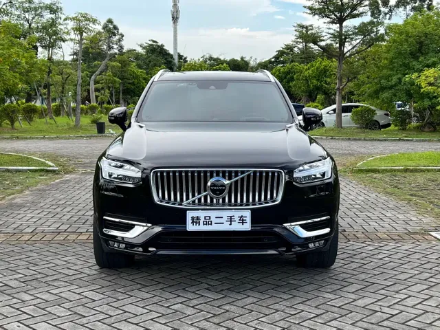 Volvo XC90 — Фото автомобиля 2