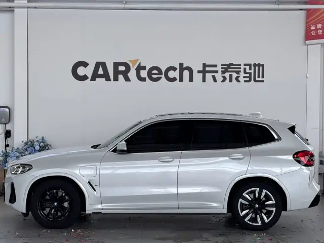 BMW iX3 — Фото автомобиля 7