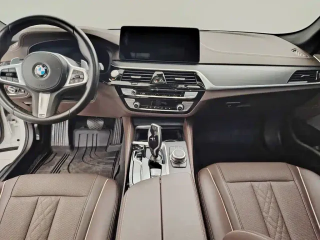 BMW 5 Series — Фото автомобиля 9