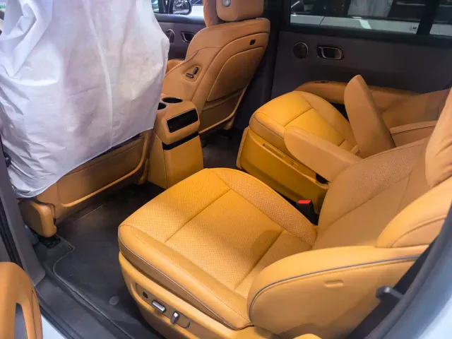 Li Auto i8 — Фото автомобиля 6