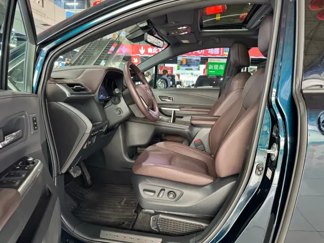Toyota Granvia — Фото автомобиля 10