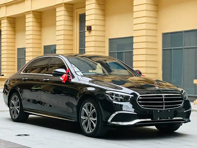 Mercedes-Benz E-Class — Фото автомобиля 3