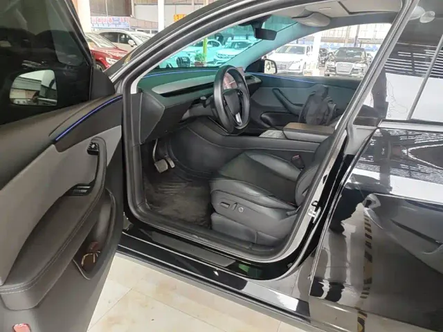 Tesla Model Y — Фото автомобиля 15