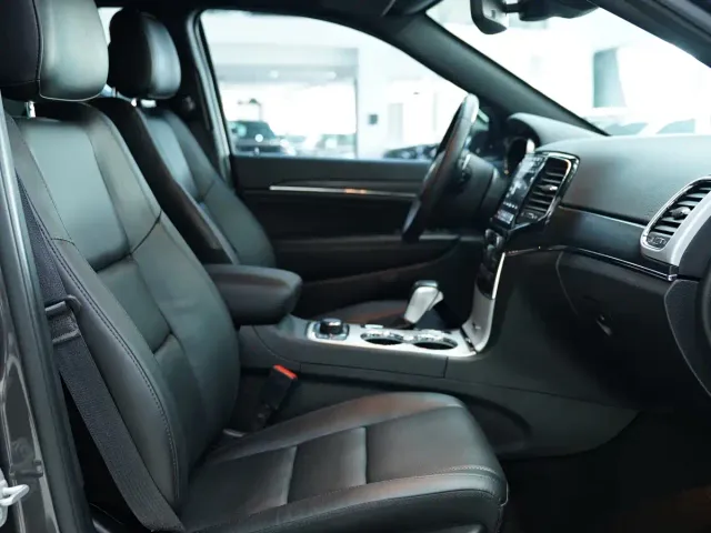 Jeep Grand Cherokee — Фото автомобиля 12