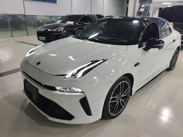 Фотография автомобиля — Lynk & Co 03