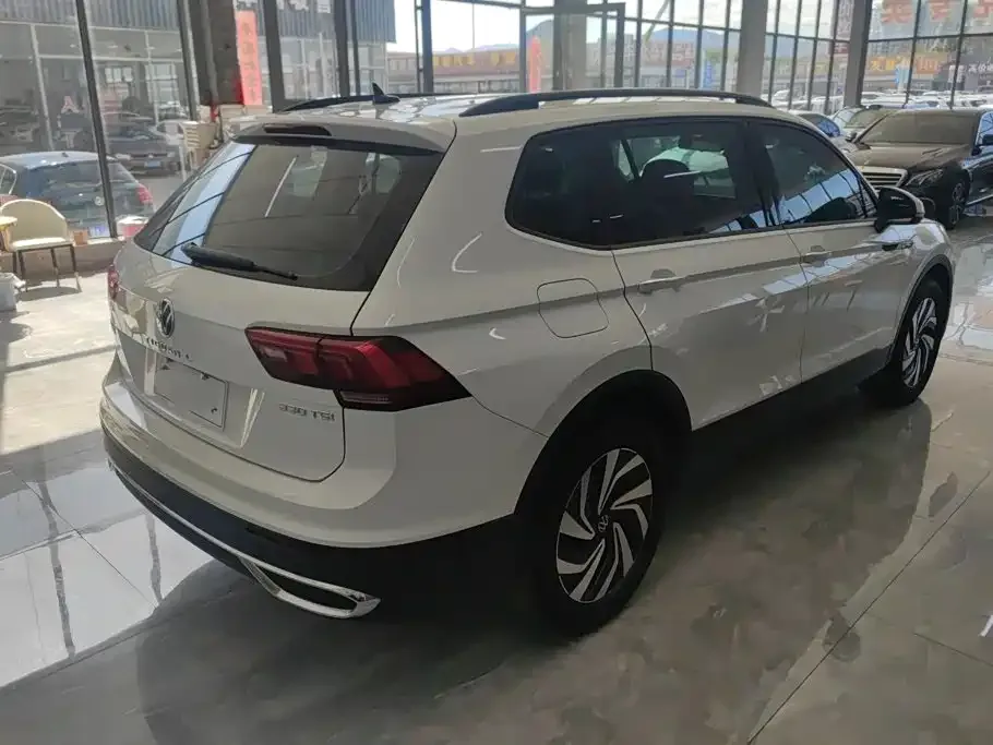 Volkswagen Tiguan L 2023 330TSI Auto 2WD Comfort Edition — Фото автомобиля 3