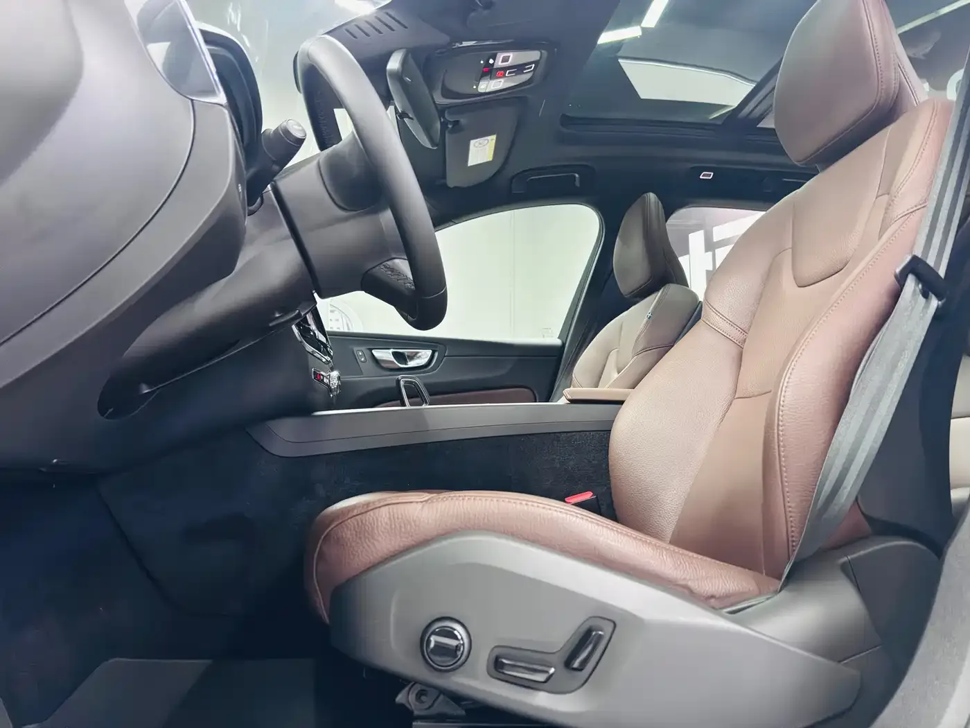 Volvo Volvo XC60 2024 B5 AWD Zhiyi Luxury Edition — Фото автомобиля 8