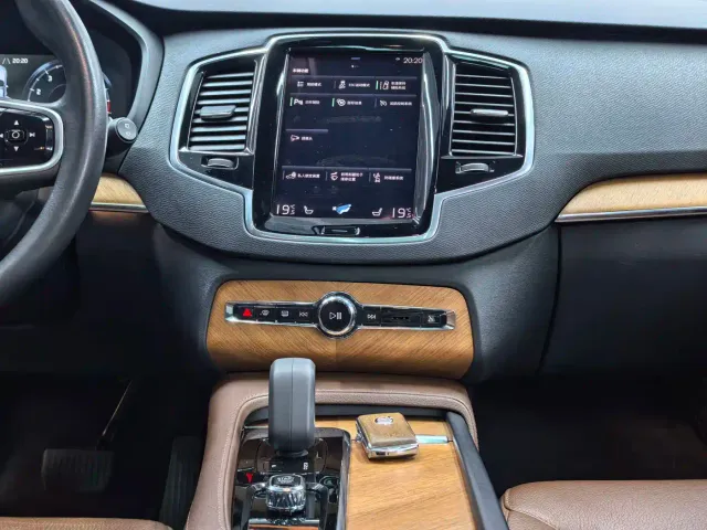 Volvo XC90 — Фото автомобиля 27