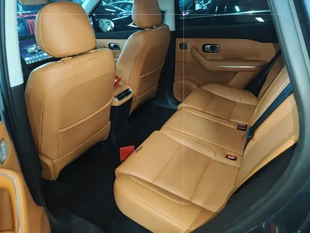 Leapmotor C10 — Фото автомобиля 12