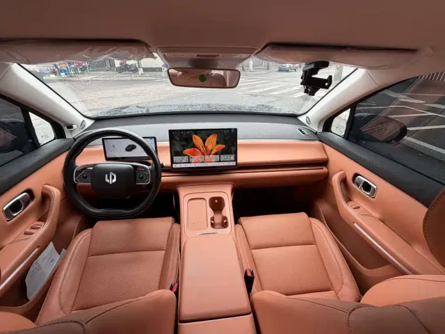 Leapmotor C10 — Фото автомобиля 16