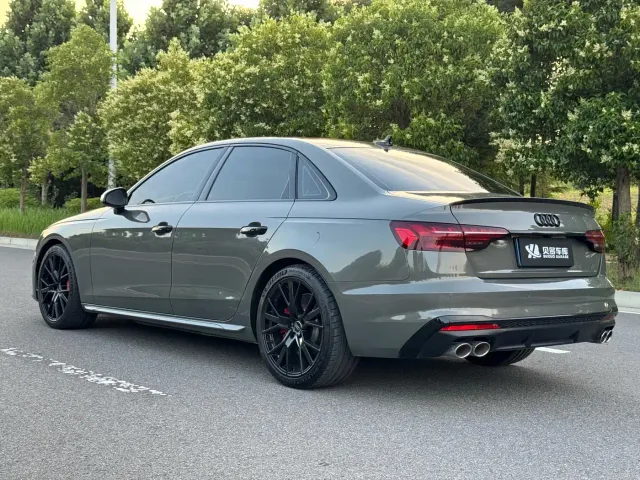 Audi S4 — Фото автомобиля 6