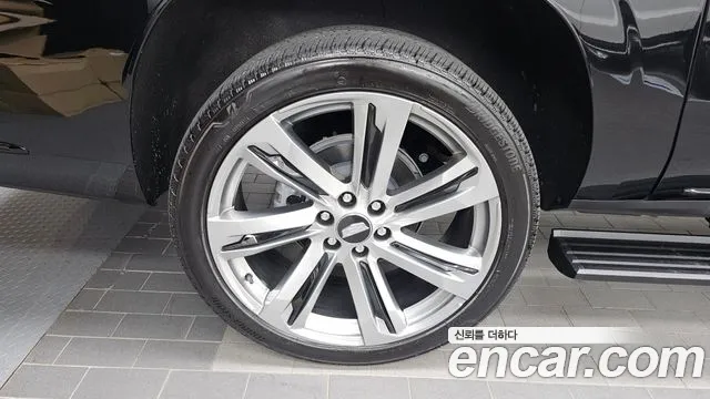 Cadillac Escalade — Фото автомобиля 5