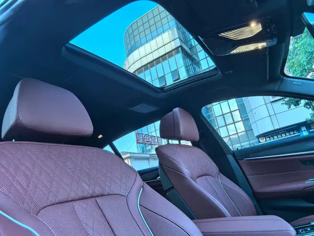 BMW 5 Series — Фото автомобиля 8