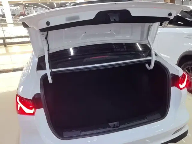 Roewe i5 — Фото автомобиля 18