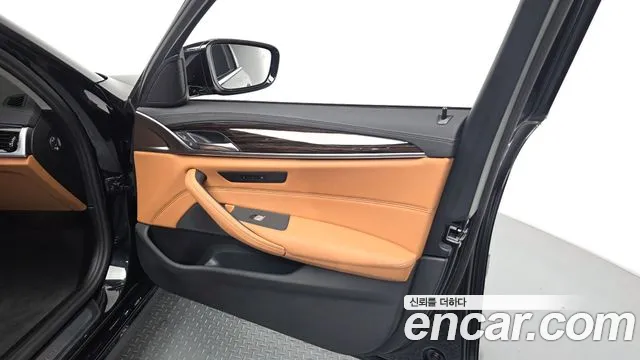 BMW 5 Series G30 — Фото автомобиля 13