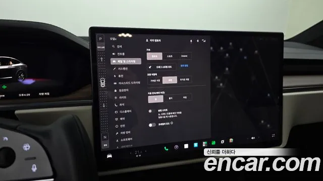 Tesla Model X — Фото автомобиля 30