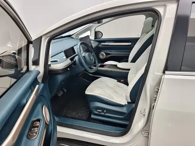 Baojun Cloud — Фото автомобиля 8