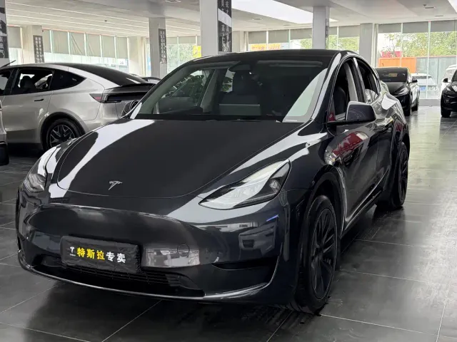 Фотография автомобиля — Tesla Model Y