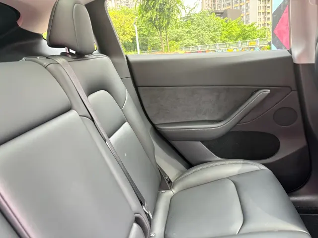 Tesla Model Y — Фото автомобиля 20