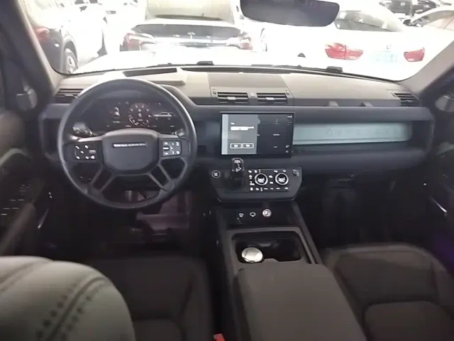 Land Rover Defender — Фото автомобиля 9