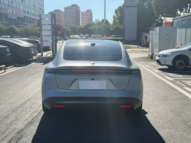 Nio ET5 — Фото автомобиля 8