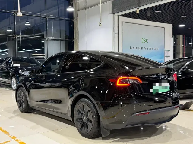 Tesla Model Y 2022 Facelift Rear-Wheel Drive Version — Фото автомобиля 15