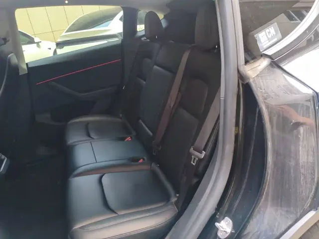 Tesla Model Y — Фото автомобиля 16