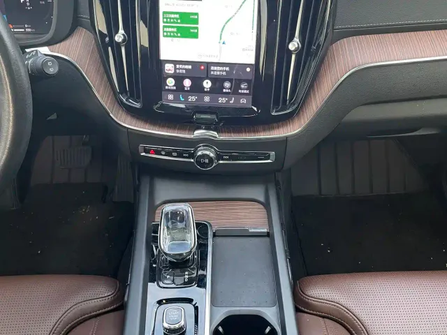 Volvo XC60 — Фото автомобиля 15