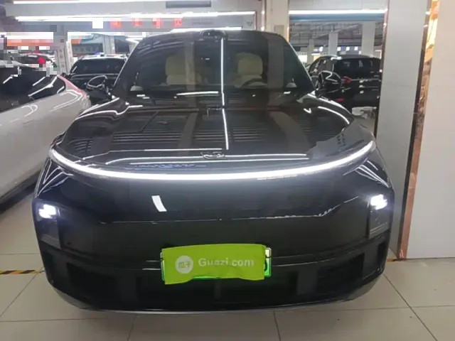 Li Auto L8 — Фото автомобиля 2
